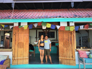 santosha yoga teacher training student in cafe nusa lembongan bali