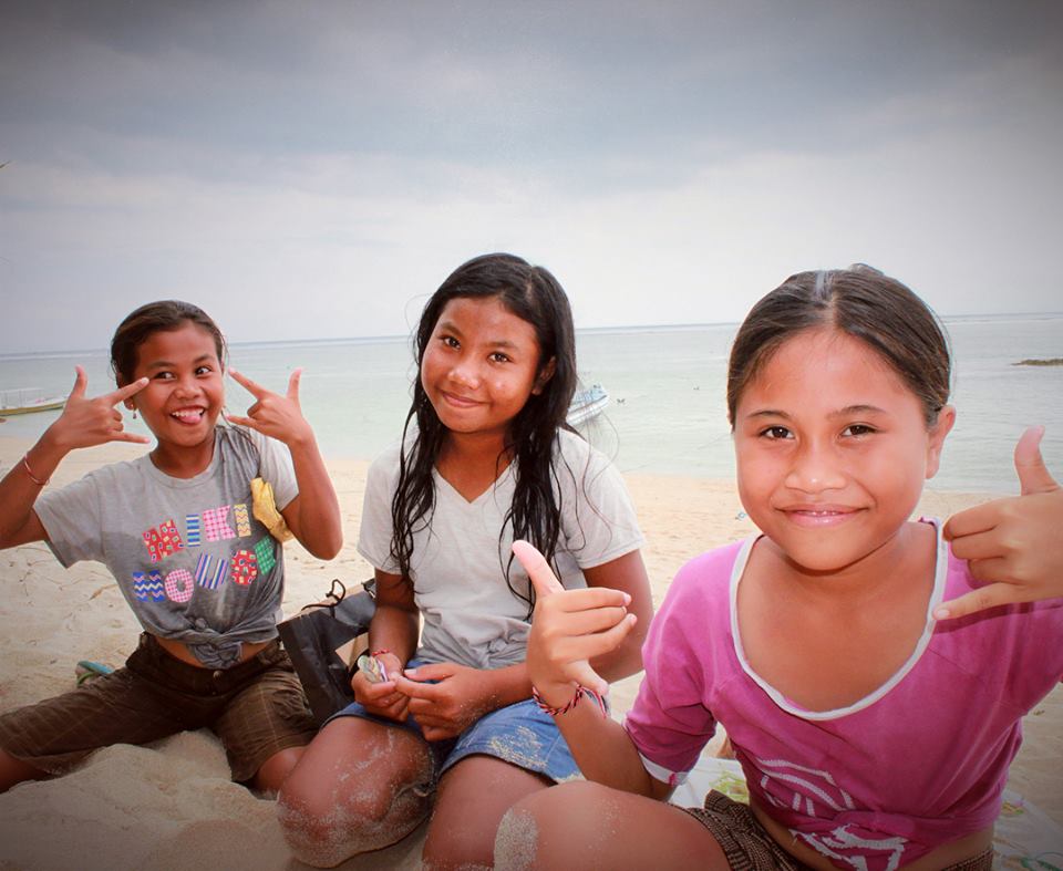 kids on beach nusa lembongan bali