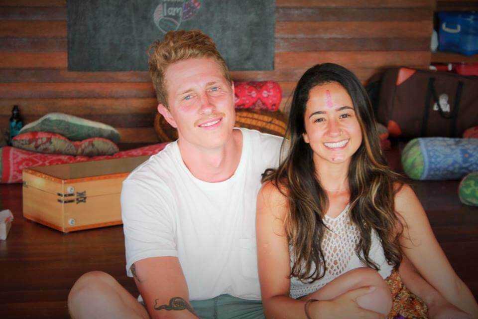 santosha yoga teacher training students couple smiling